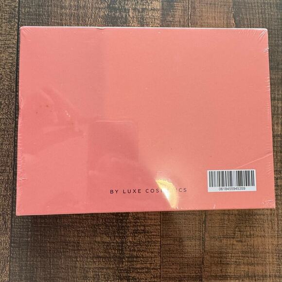 Luxe lash lift set - includes 3 lifts that last up to 8 weeks each. NEW IN BOX - Picture 2 of 2